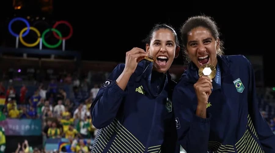 Ana Patrícia e Duda reconquistam o ouro do vôlei de praia feminino para o Brasil após 28 anos