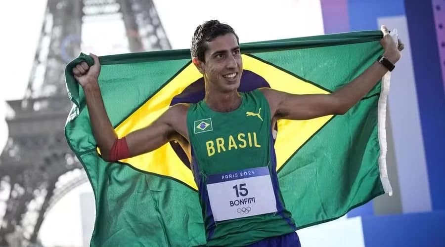 Caio Bonfim faz história e conquista a prata na marcha atlética das Olimpíadas de Paris