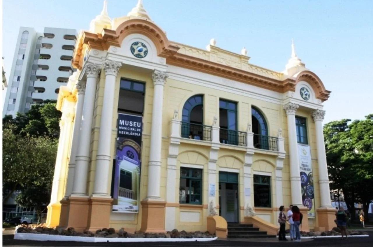 Documentação, conservação e restauro de acervo em Uberlândia