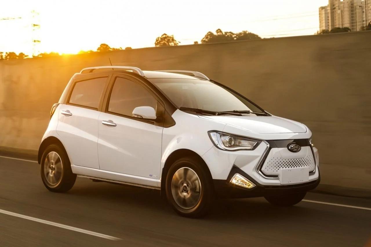 Jac apresenta compacto, SUVs e picape elétricos no Brasil; veja preços e fotos