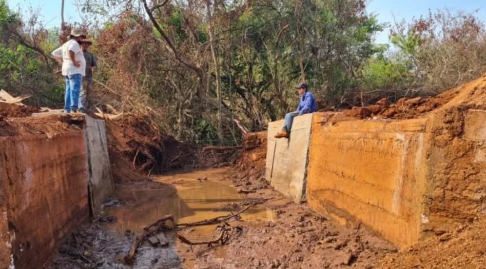 Prefeitura de Indianópolis MG, constrói nova ponte na Região de Posses