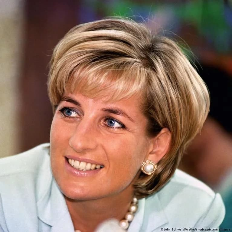 Relacionamento com Diana foi desafio para rainha Elizabeth II