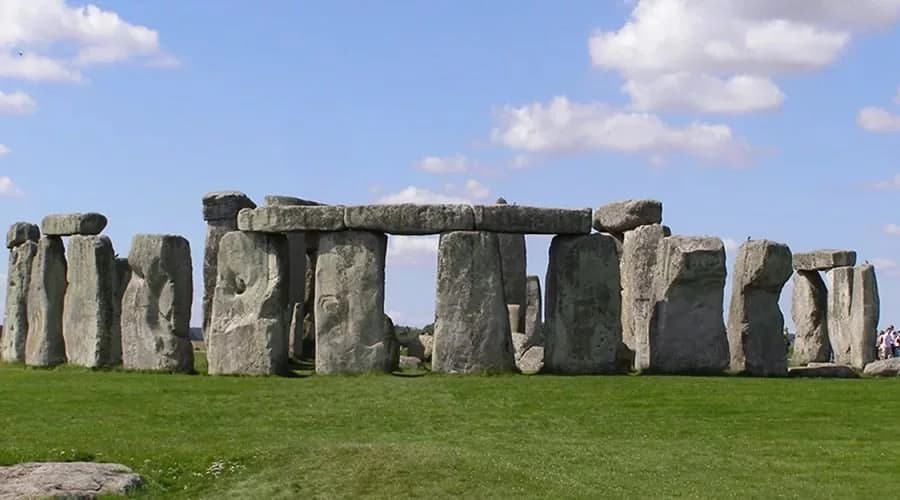 Pesquisadores buscam a origem da Pedra do Altar de Stonehenge
