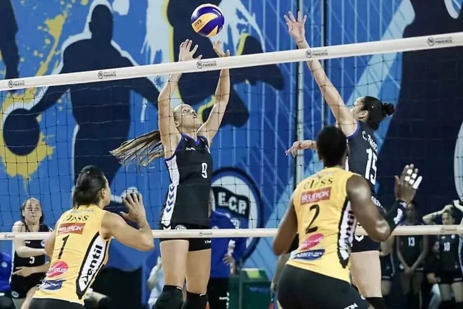 Praia vence o Pinheiros fora de casa e briga pela liderança da Superliga