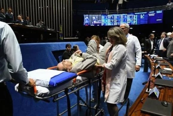 Senador Jorge Kajuru passa mal durante votação em plenário