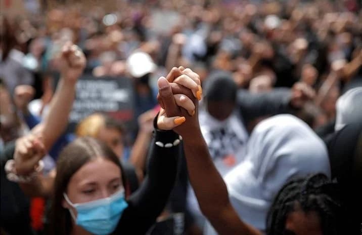Coca-Cola, PepsiCo e 10 empresas se unem em compromisso de equidade racial