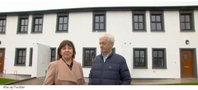 Este casal irlandês construiu casas para seus funcionários e isso mudou suas vidas