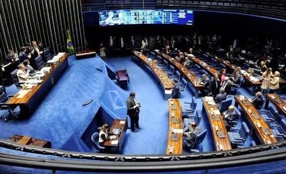 Senador Jorge Kajuru passa mal durante votação em plenário