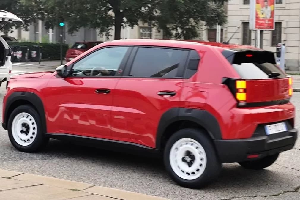 Fiat Grande Panda surge em versão básica e semelhança com Uno impressiona