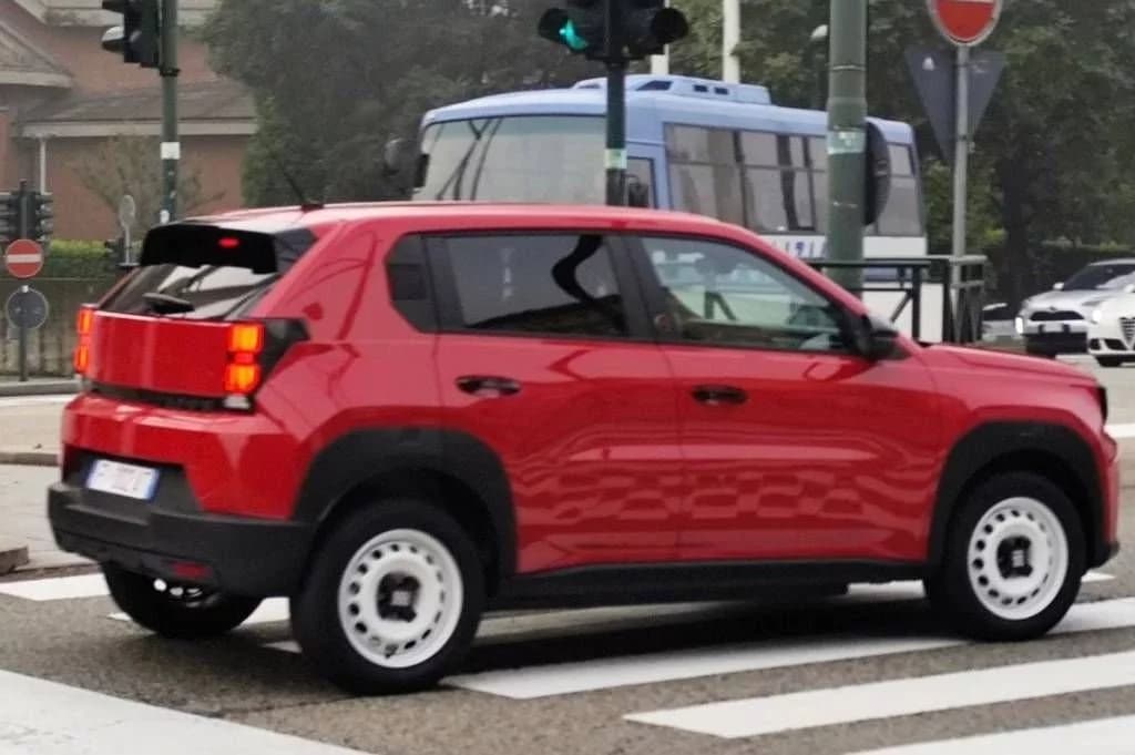 Fiat Grande Panda surge em versão básica e semelhança com Uno impressiona