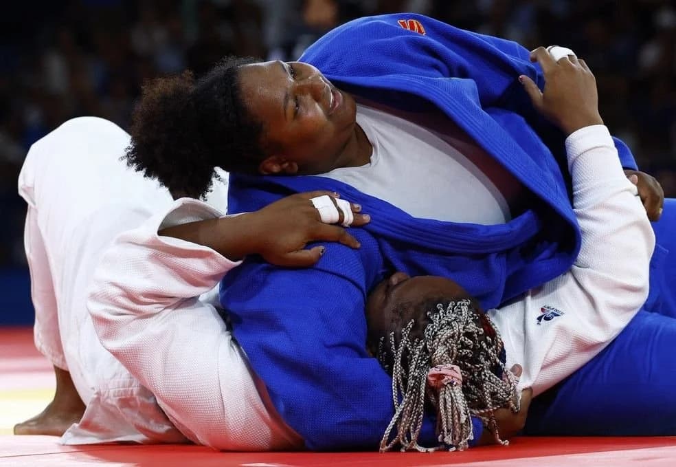 Beatriz Souza vence Romane Dicko por imobilização