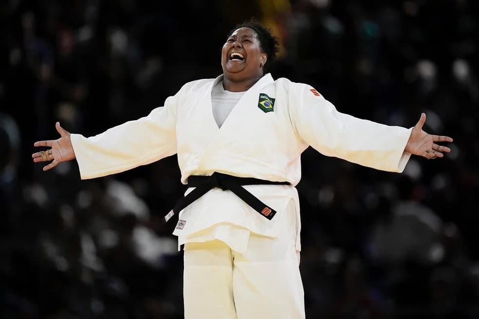 Beatriz Sousa comemora medalha de ouro nas Olimpíadas
