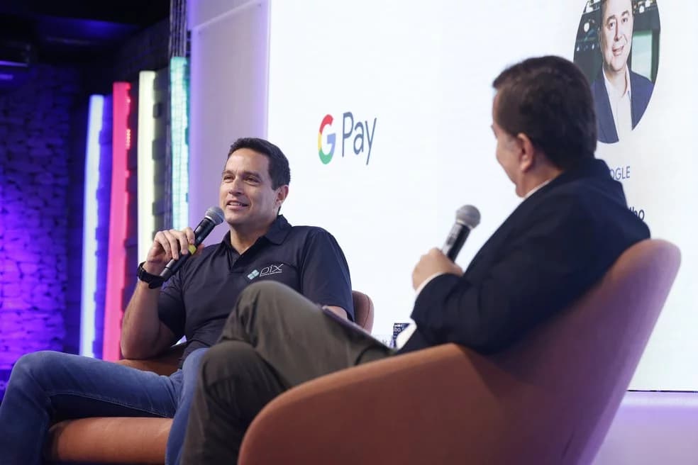Roberto Campos Neto, presidente do Banco Central, fala com Fábio Coelho, presidente do Google Brasil